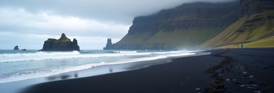 la-plage-de-reynisfjara-en-islande-beaute-sauvage-et-sable-noir-volcanique